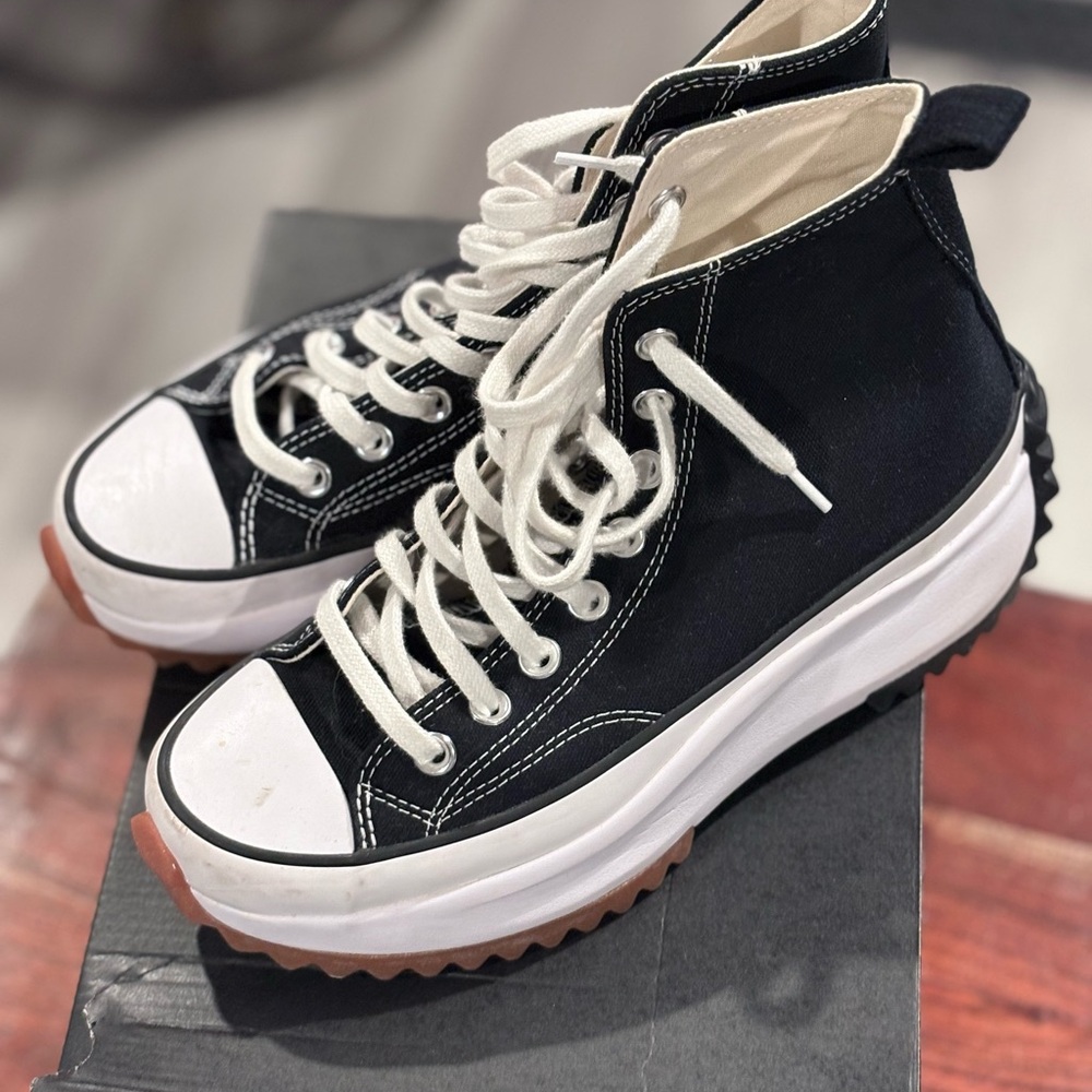 Converse Run Star Hike Lugged Hi in black and white